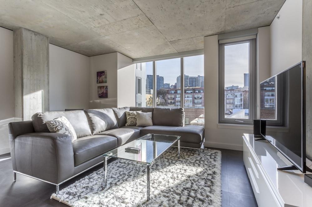 Domicile At Cove Apartment
