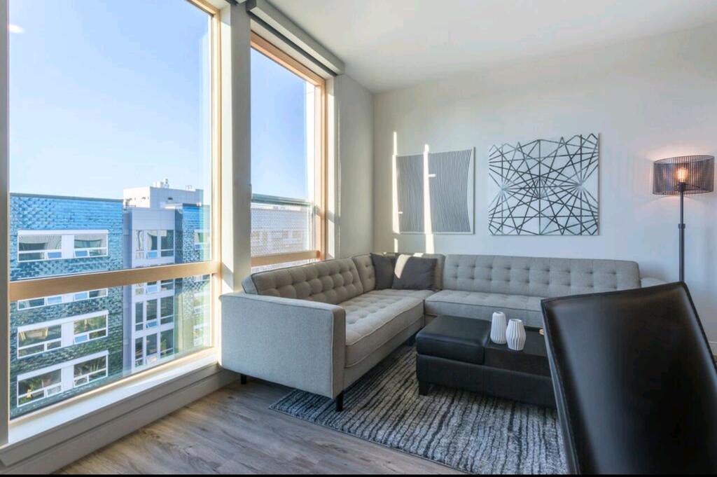 Domicile At Cove Apartment *