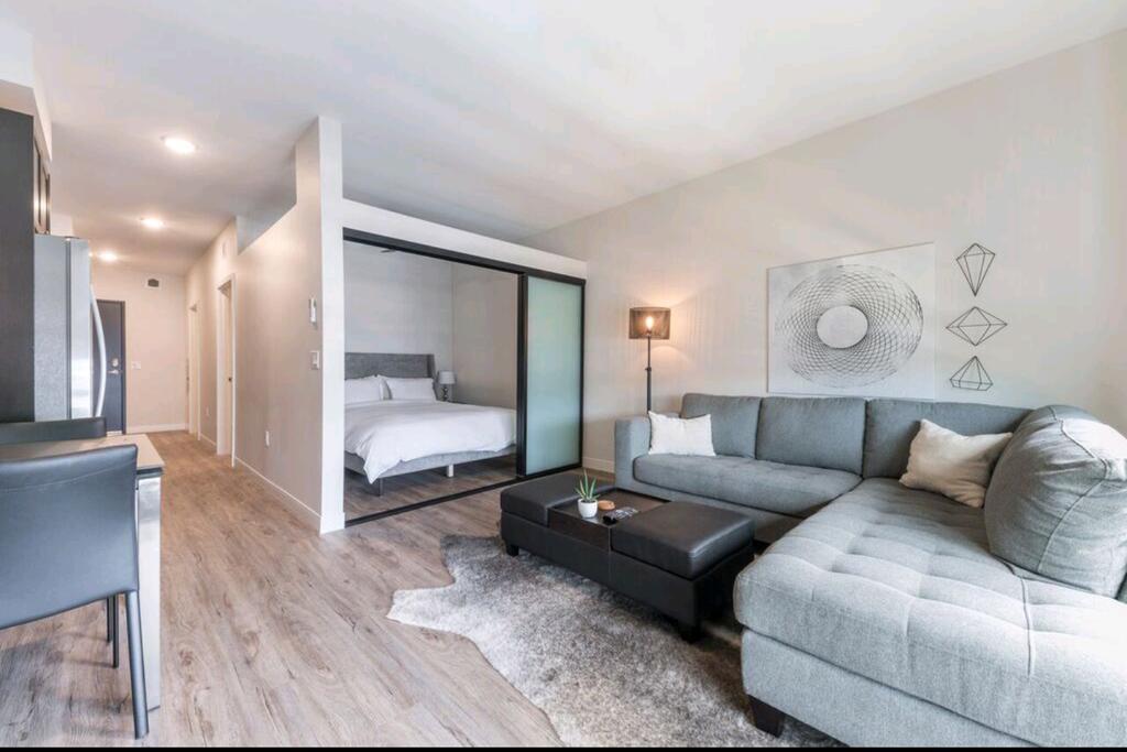 Domicile At Cove Apartment *