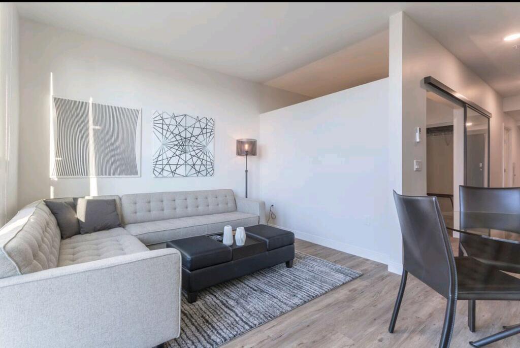 Domicile At Cove Apartment *